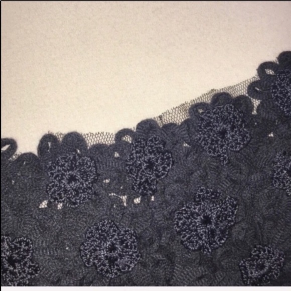 Black sundress with flower detail at top - Picture 3 of 6